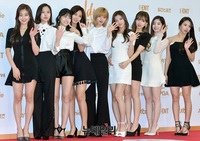 [포토] 트와이스 "촉촉한 무대 기대하세요"