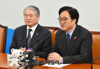 [포토] 김용익 국민건강보험공단 이사장 면담하는 우원식