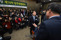 [포토] 항의하는 최경환, 굳은 표정의 안철수