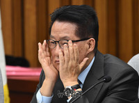 [포토] 생각에 잠긴 박지원 국민의당 의원