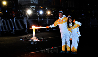 [포토] 2018 평창올림픽 성화 전달 받는 드론