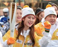 [포토] 성화봉송, 화이팅 외치는 박기량