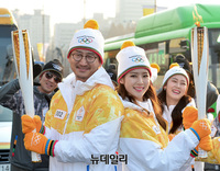 [포토] 성화 주고받은 박기량-박용택