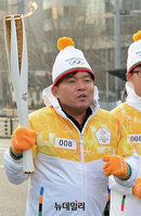 [포토] 성화봉송, 테헤란로 달리는 황영조
