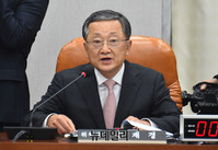 [포토] 회의 진행하는 김재경 정치개혁특위 위원장이