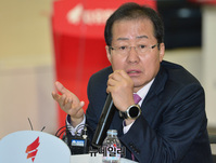 [포토] 제2혁신위원회 간담회서 발언하는 홍준표