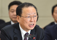 [포토] 비트코인 관련 답변하는 최흥식 금감위원장