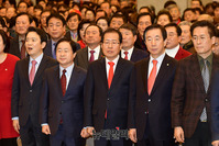 [포토] 국민의례하는 자유한국당