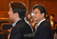 [포토] 토크콘서트 하는 안철수-유승민