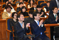 [포토] 토크콘서트 시작 기다리는 안철수-유승민