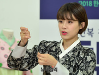 [포토] 한복 바느질 교사로 변신한 장도연