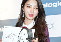 [포토] 강남역에 등장한 배우 엄현경