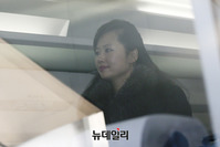 [포토] 강릉행 KTX에 탑승한 현송월