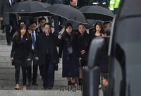 [포토] 국립극장 떠나는 현송월 일행