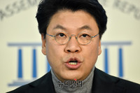 [포토] KBS 고대영 사장 해임 관련 논평하는 장제원 대변인