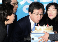[포토] 바른정당 창당 1주년 기념하는 유승민