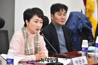 [포토] 온라인 포털의 지위남용-불공정행위 토론회 주재하는 이언주 의원