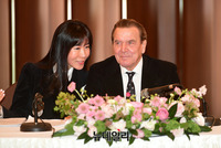 [포토] 슈뢰더 전 독일총리-김소연 씨 "연내 결혼 후 한국과 독일 오가며 살 것"