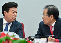 [포토] 대화 나누는 홍준표-박성택