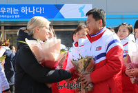 [포토] 인사 나누는 남북 아이스하키팀 감독