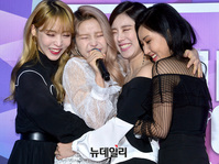 [포토] 부둥켜 안은 마마무 "추워요"