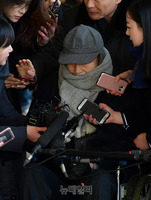 [포토] 다스 소유 질문에 눈감고 입장하는 이상득 전 의원