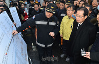 [포토] 밀양 세종병원 참사현장 둘러보는 홍준표 대표