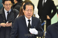 [포토] 밀양 참사 합동분향소 찾은 홍준표 자유한국당 대표