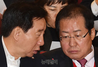 [포토] 대화 나누는 자유한국당 홍준표-김성태