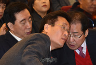 [포토] 대화 나누는 홍준표-함진규