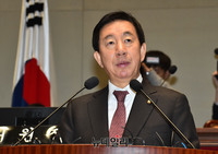 [포토] 모두발언 하는 김성태 자유한국당 원내대표