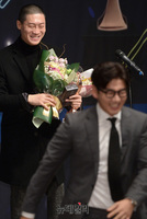 [포토] 남우조연상 수상한 진선규 "눈물 안날까봐 걱정"