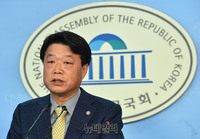 [포토] 기자회견 하는 허용범 국회도서관장