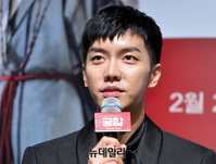 [포토] 영화 '궁합'서 역술가로 돌아온 이승기