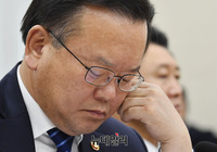 [포토] 생각에 잠기 김부겸 행정안전부 장관