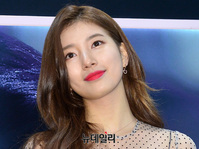 [포토] 팬사인회 참석한 수지, 완벽한 미모