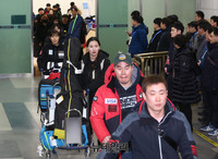 [포토] 마식령스키장 훈련 마치고 입국하는 대한민국 선수단