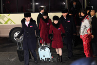 [포토] 강릉 선수촌으로 들어오는 北 피겨스케이팅 '김주식-렴대옥' 선수