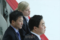 [포토] 선수들 바라보는 남북 감독