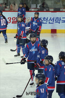 [포토] 몸푸는 여자 아이스하키 남북단일팀