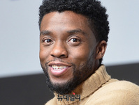 [포토] 인사말 하는 블랙팬서 채드윅 보스만