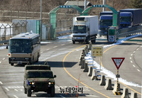 [포토] 경의선 육로로 들어오는 北특별공연 선발대