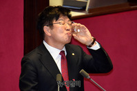 [포토] 대정부질문 하는 이종구 자유한국당 의원