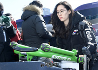 [포토] 강릉선수촌 들어서는 스피트스케이팅 김현영