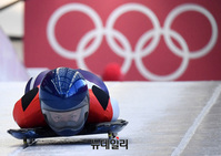 [포토] 스켈레톤, 오륜기 품고 연습 나선 각국 선수들