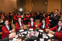 [포토] 환영만찬 참석한 북한 응원단