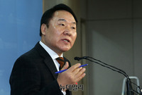 [포토] 기자회견 하는 염동열 자유한국당 의원