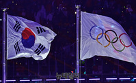 [포토] 평창동계올림픽, 나란히 게양된 태극기-오륜기