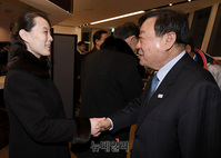 [포토] 통일부 만찬, 악수 나누는 이희범-김여정