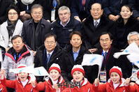 [포토] 여자 아이스하키 관람하는 문재인-김여정-김영남